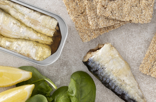 Aperitivos con sardinas en lata muy frescos para combatir el calor