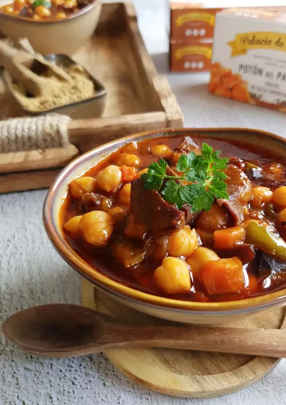 Guiso de garbanzos con calamares